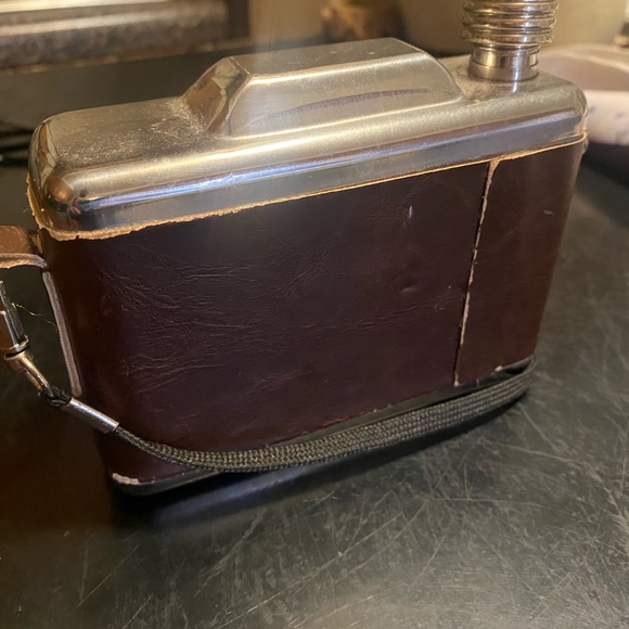 Camera shaped flask - Picture 3 of 4